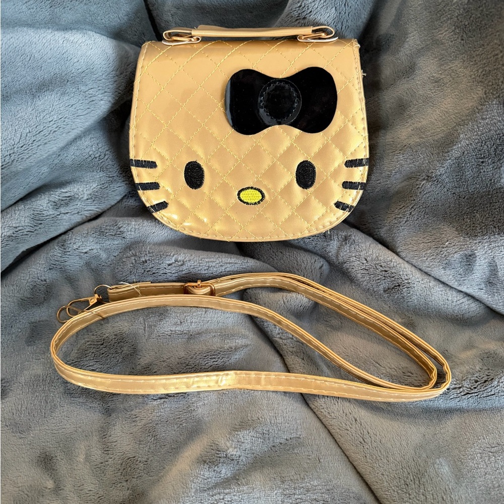 ❤️❤️SANRIO MYSTERY BUNDLE w/ Hello Kitty Gold Crossbody